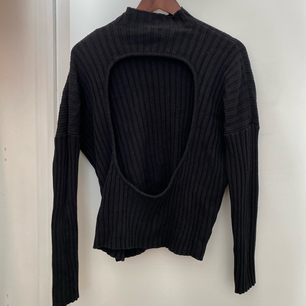 Open back sweater. Size M - Picture 2 of 2